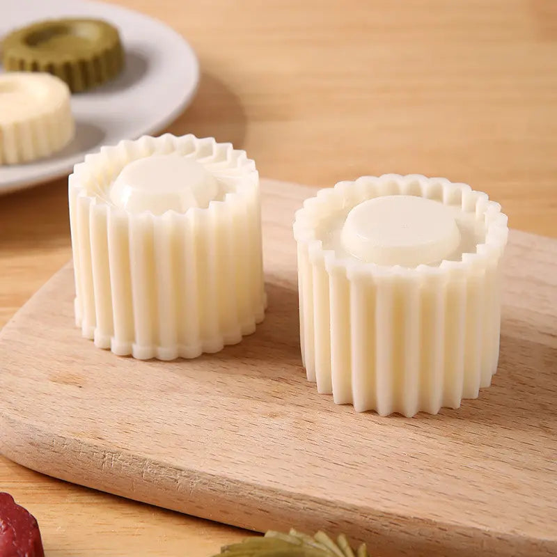 🍪Sunflower-Patterned Round Hand-Press Mooncake Mold