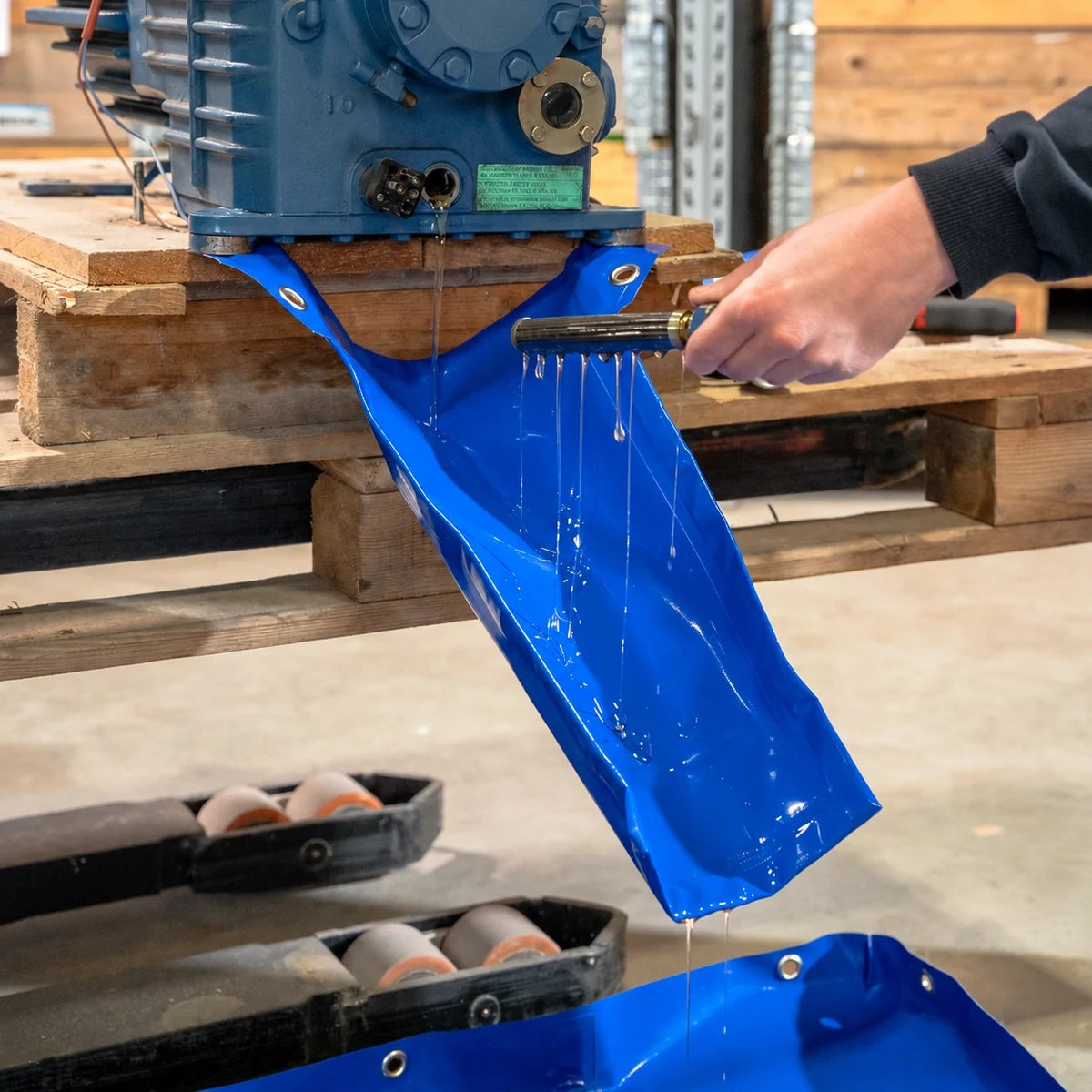 🔥60,000+ Sold - FlexFlow Magnetic Drain Chute | Shape It. Stick It. Drain It.
